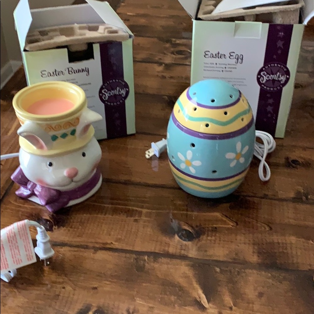 2 Scentsy Easter Warmera